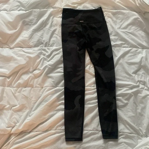 size small camo Aerie leggings - Picture 2 of 2